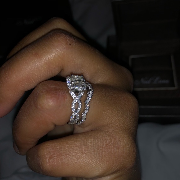 Engagement ring - Picture 4 of 7